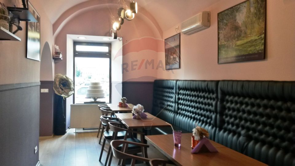 96sq.m Commercial Space for rent, Ultracentral area