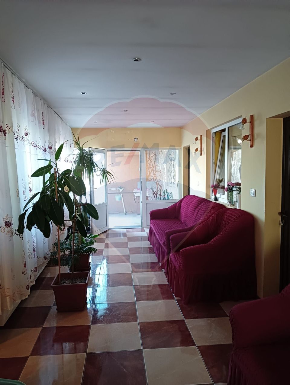 Casă spațioasă cu garaj - Mogoșoaia, foarte aproape de Podul Mogoșoaia