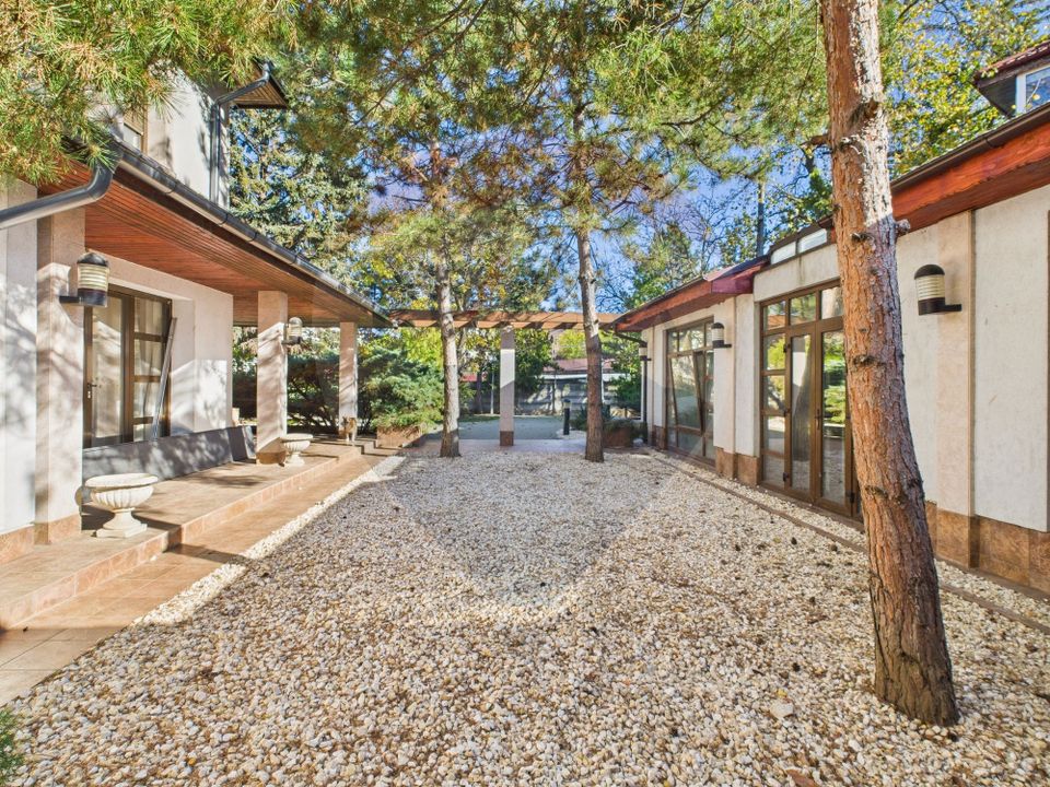 Spectacular villa in Balotesti, 5000 sqm courtyard and indoor pool