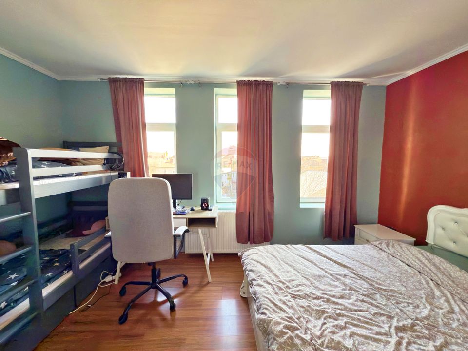 Apartament cu 3 camere de vânzare în zona ultracentrală a Aradului