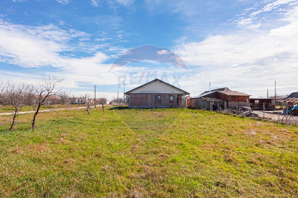 Casa de vanzare Frumuseni ,2 fronturi stradale.