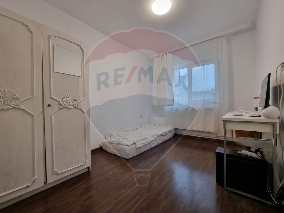 Apartament cu 4 camere de vânzare în zona Casa de Cultura Constanta