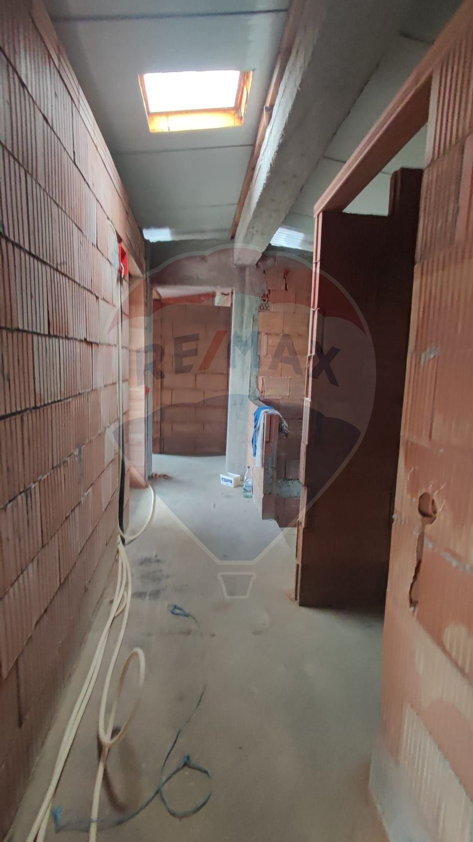 Casă cu mansarda de vanzare Osorhei, 8 km de Oradea