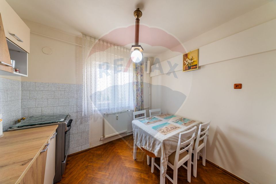 Apartament 2 camere Alfa de inchiriat, decomandat, mobilat si utilat.