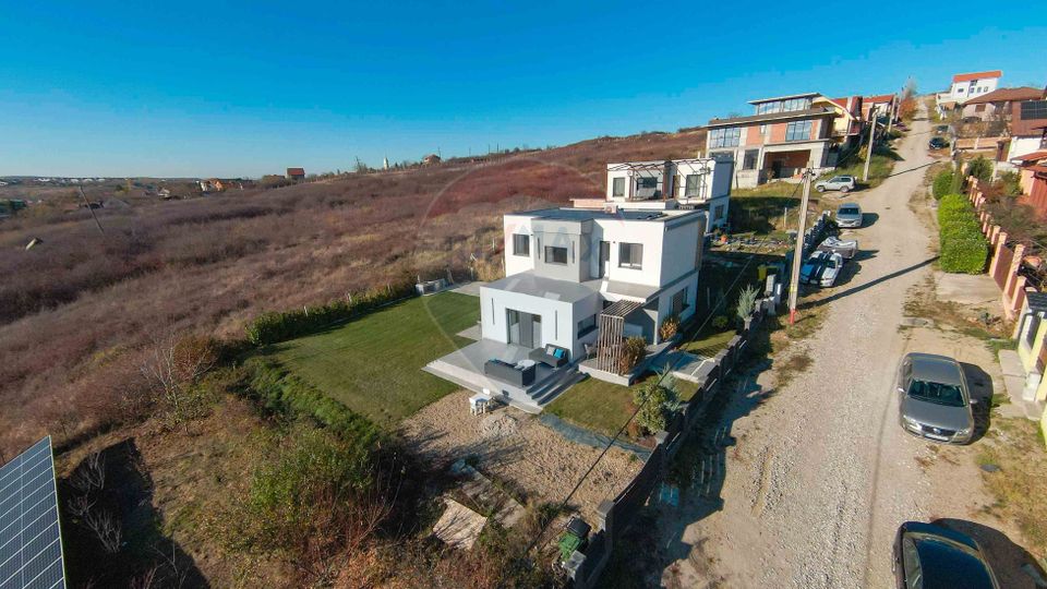 Casă modernă în stil mediteranean, cu terase și vedere la lac – Paleu