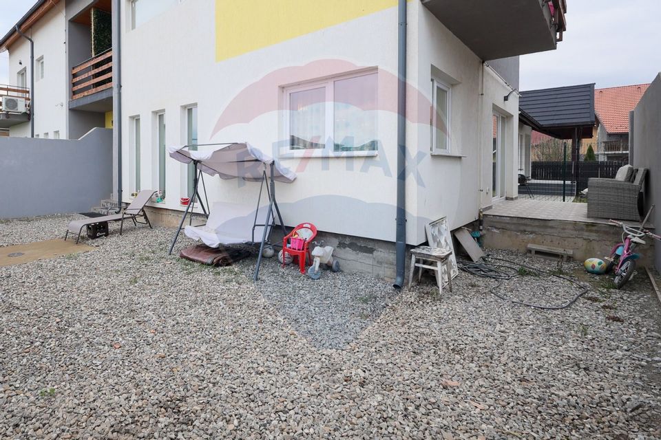 Casă 4 camere, de inchiriat, Izvor!