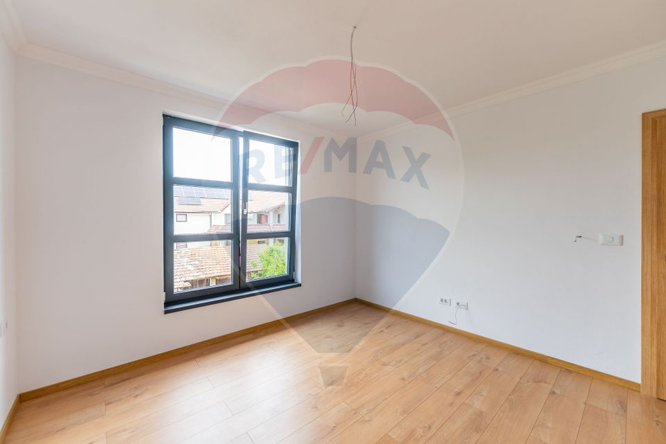 4 room Apartment for sale, Parneava area