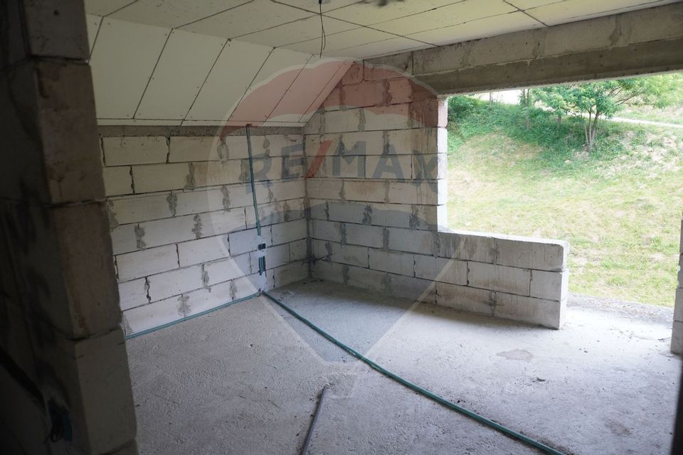 Casă cu 5 camere de vânzare, Moisei