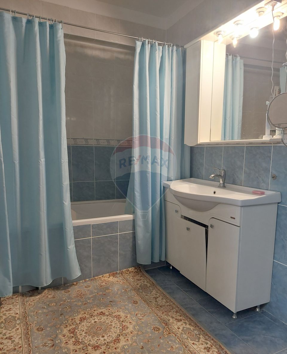 Casă / Vilă cu 10 camere de vânzare în zona Central