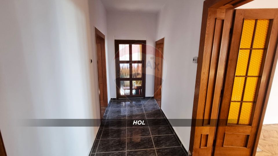 Casă / Vilă cu 5 camere de vânzare în zona Orasul Vechi