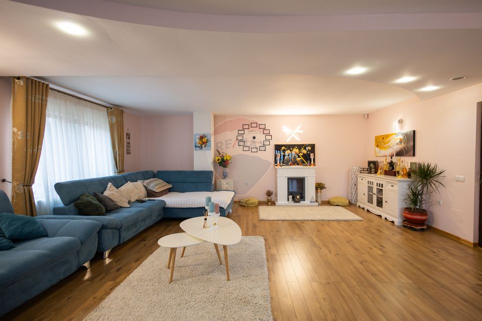 Casa spatioasa de vanzare