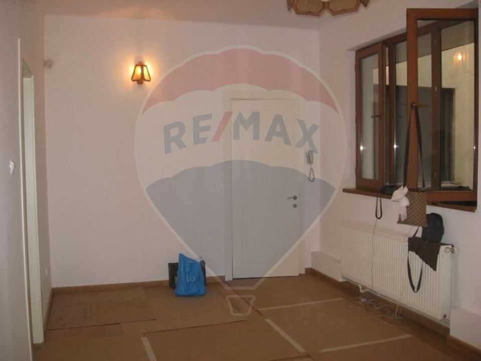 Apartament 6 camere decomandat