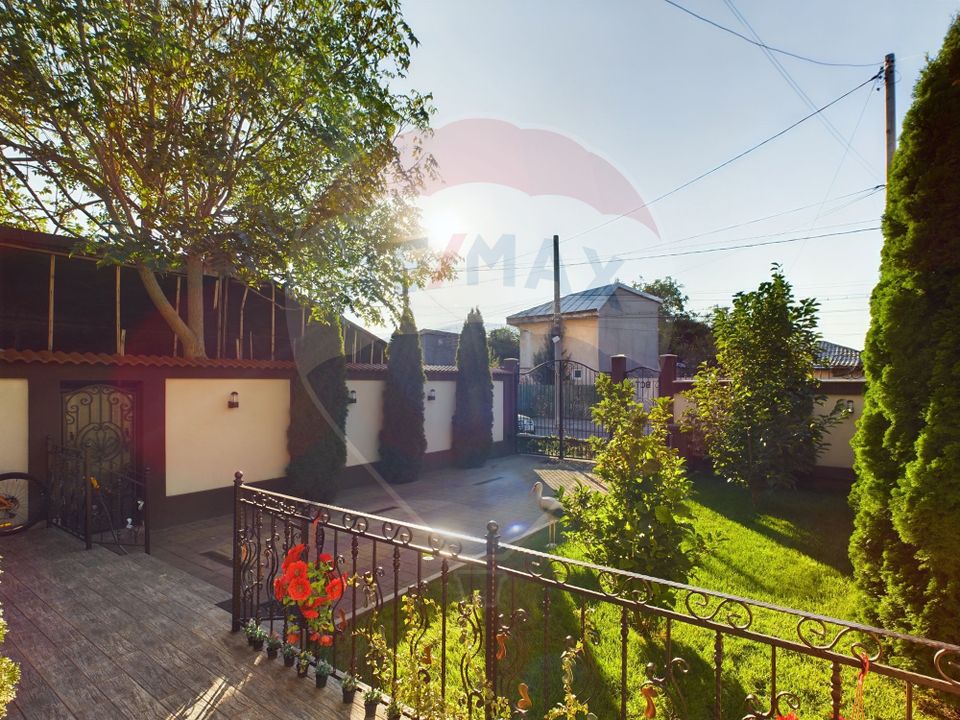 Casă / Vilă 5 camere + Mansarda Foarte Spatioasa