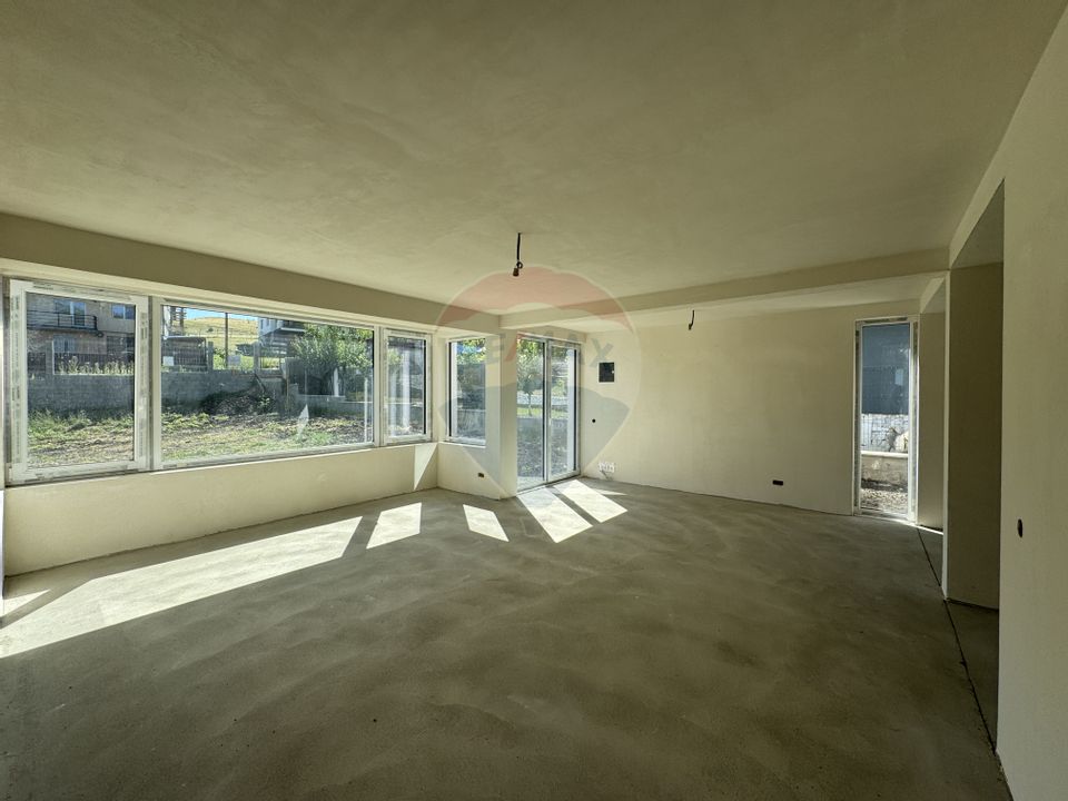 Casă spațioasă cu 5 camere în Corpadea - liniște, natură și confort