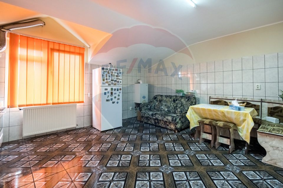 Apartament cu 3 camere de vânzare în zona Sud