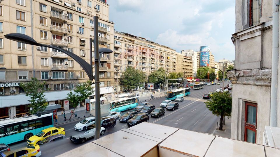 Inchiriez Apartament 4 camere in Piata Romana