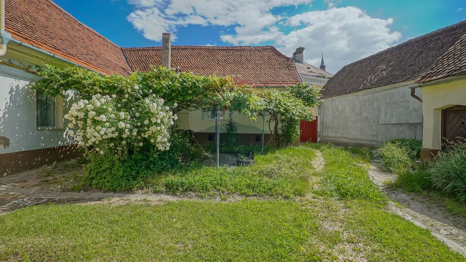 Cristian, locuinta saseasca, curte comuna