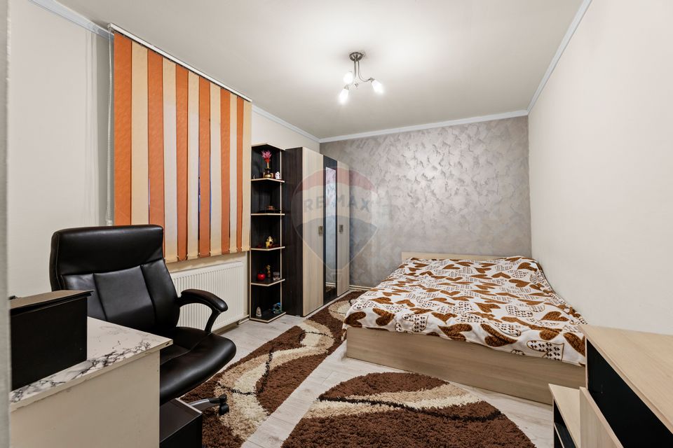 Casă spațioasă cu 4 camere și spațiu comercial în Bujac