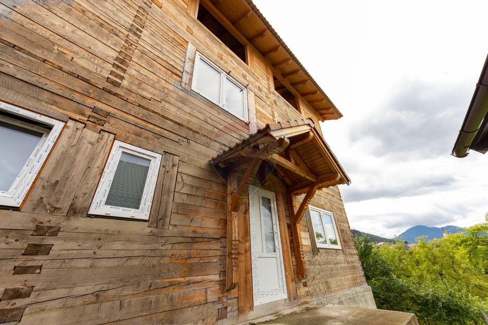 Duplex spațios – oportunitate pentru dezvoltatori sau două familii