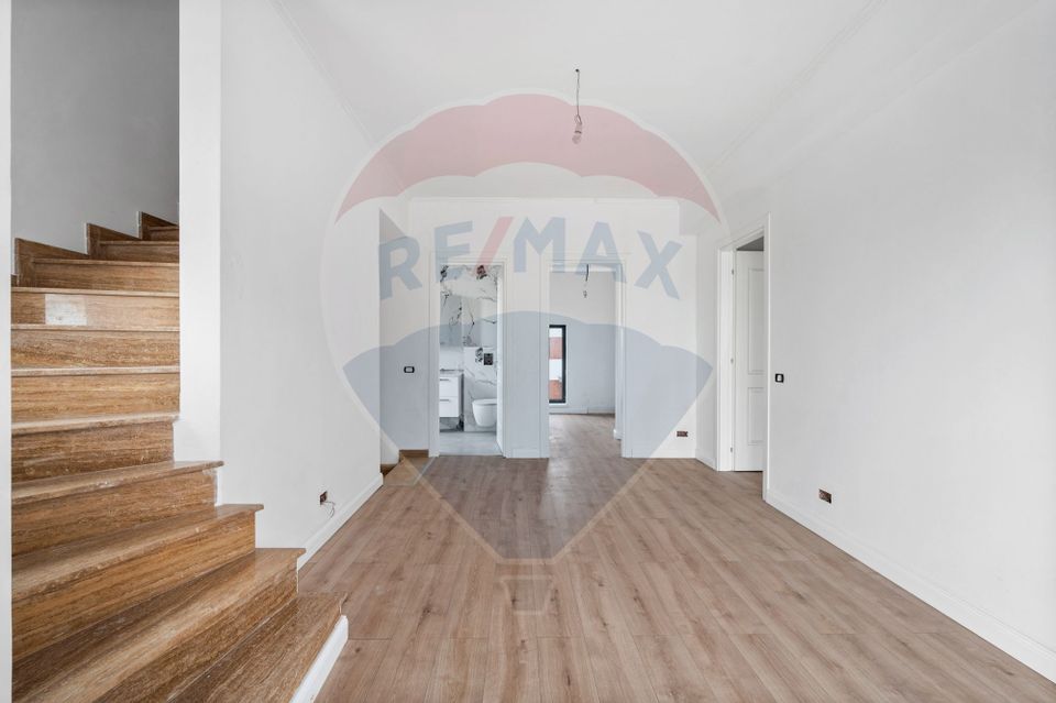 Townhouse 4 camere, piscină încălzită, pompă căldură, finisaje lux