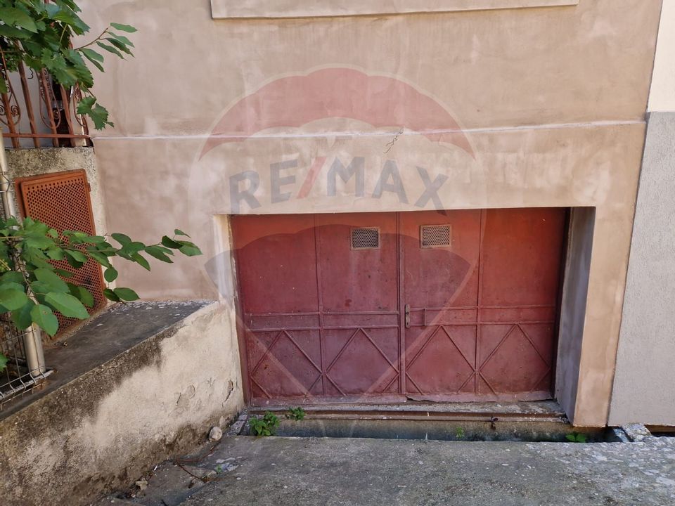 Casă / Vilă  str. Ana Ipatescu S+P+1 , 5 camere , teren - 252 mp