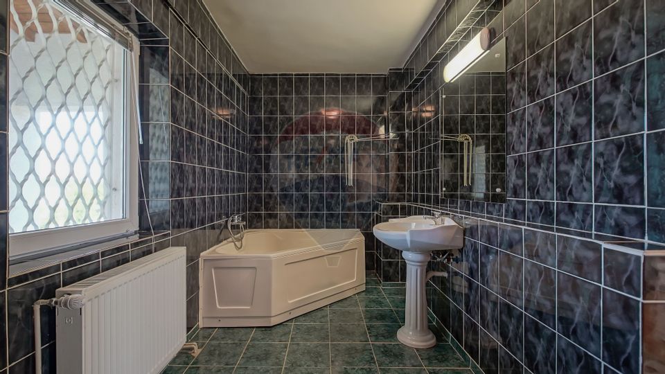 Vila impunatoare, rezidenta cu pretentii, Tractorul, Brasov