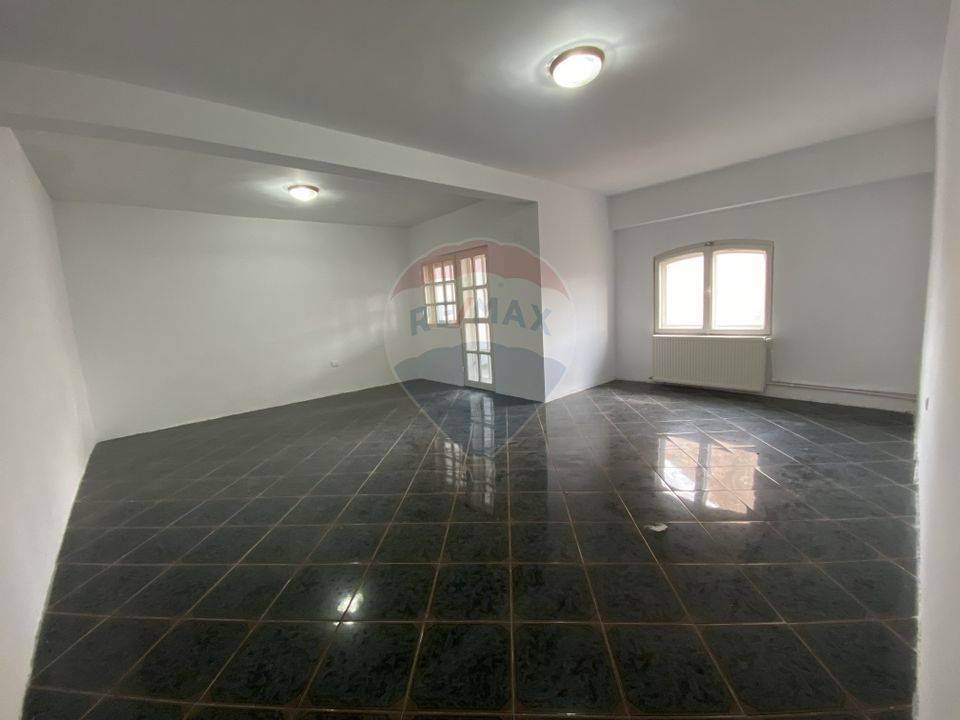 490sq.m Commercial Space for rent, Casa de Cultura area