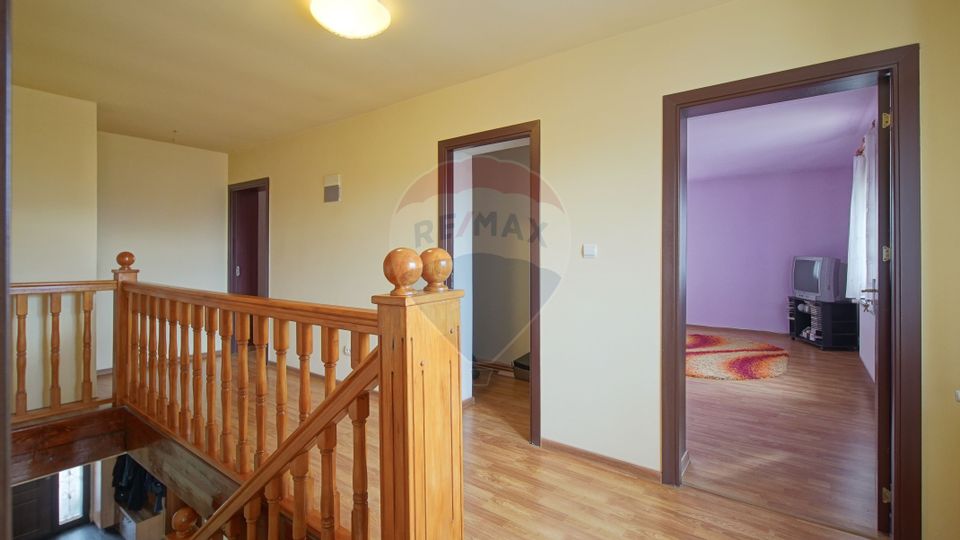 Casă cu 7 camere de vânzare Sanpetru | COMISION 0%