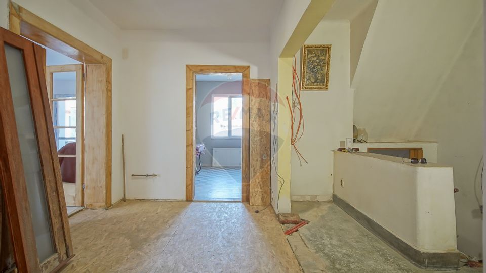 Apartament cu 3 camere de vânzare în zona Brasovul Vechi