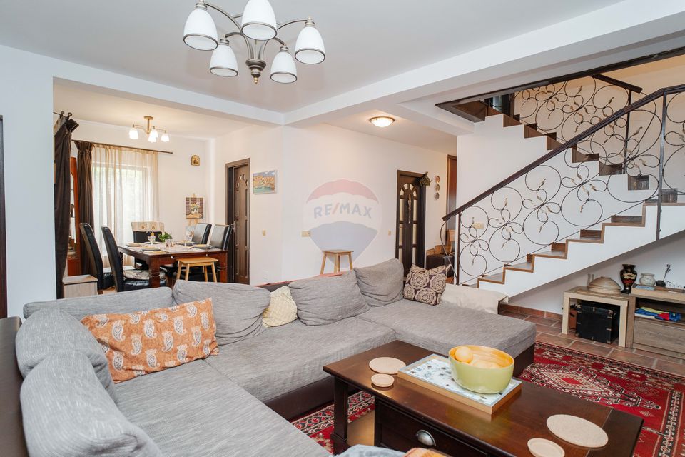 Casă cu Piscină de Vânzare, 500mp Teren, Str. Victoriei-Valea Lupului