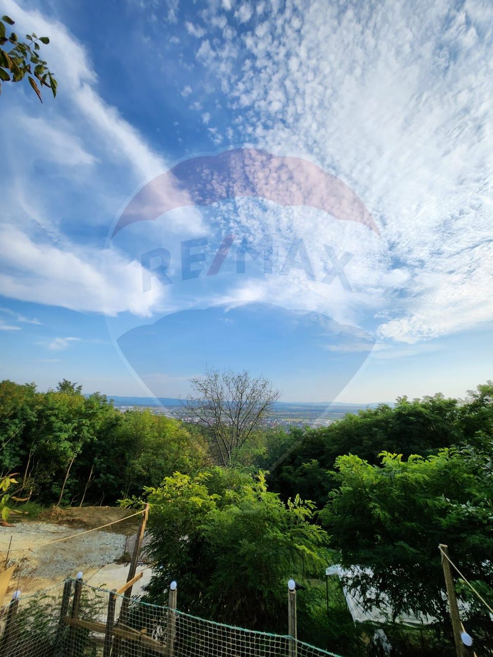 LOCATIE DEOSEBITA - Miron Costin