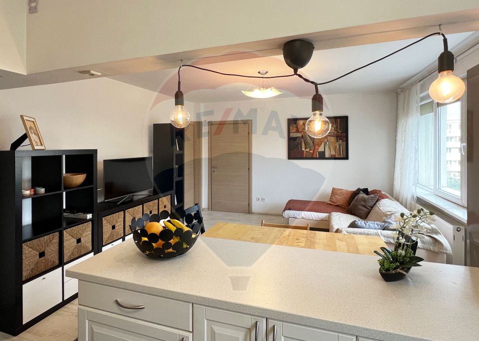 Vanzare apartament spatios,  3 camere - Metrou 1Mai