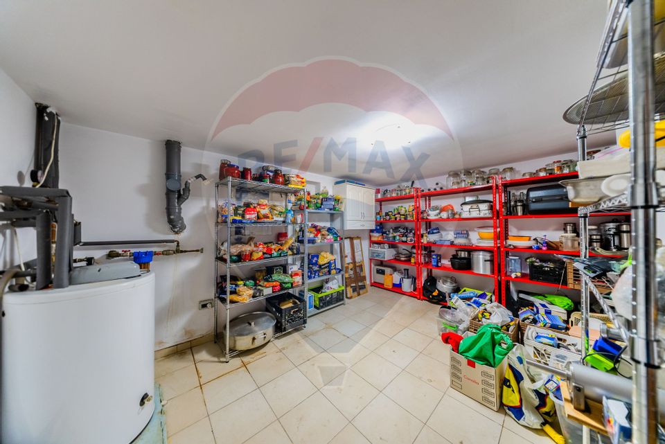 Vilă cu 4 camere de vânzare 921 mp zona Subcetate,Arad