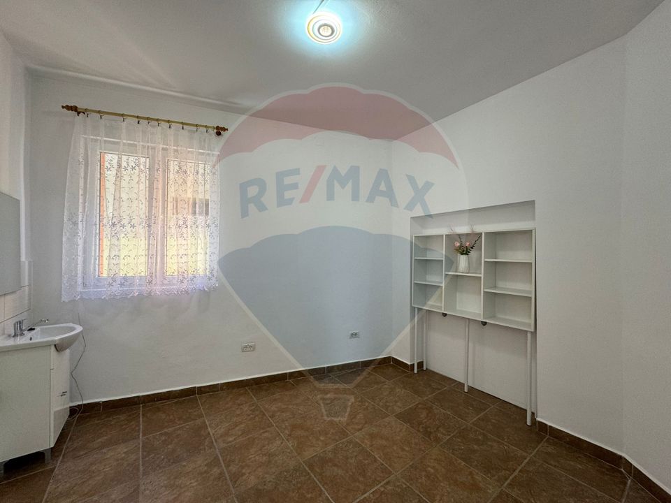 Scaun /camera de inchiriat-salon de infrumusetare (zona centrala)