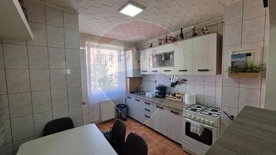 Apartament cu 3 cam de vânzare, str. Feleac, G. Campului