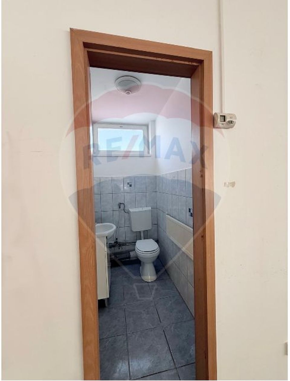 300sq.m Commercial Space for rent, Central area