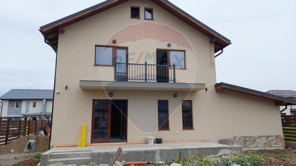 Casa cu 4 dormitoare, de vanzare, Cartier Izvor, Brasov