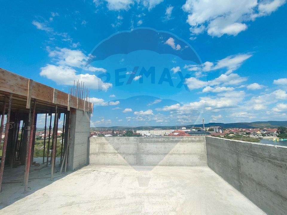 Apartament de vanzare cu gradina