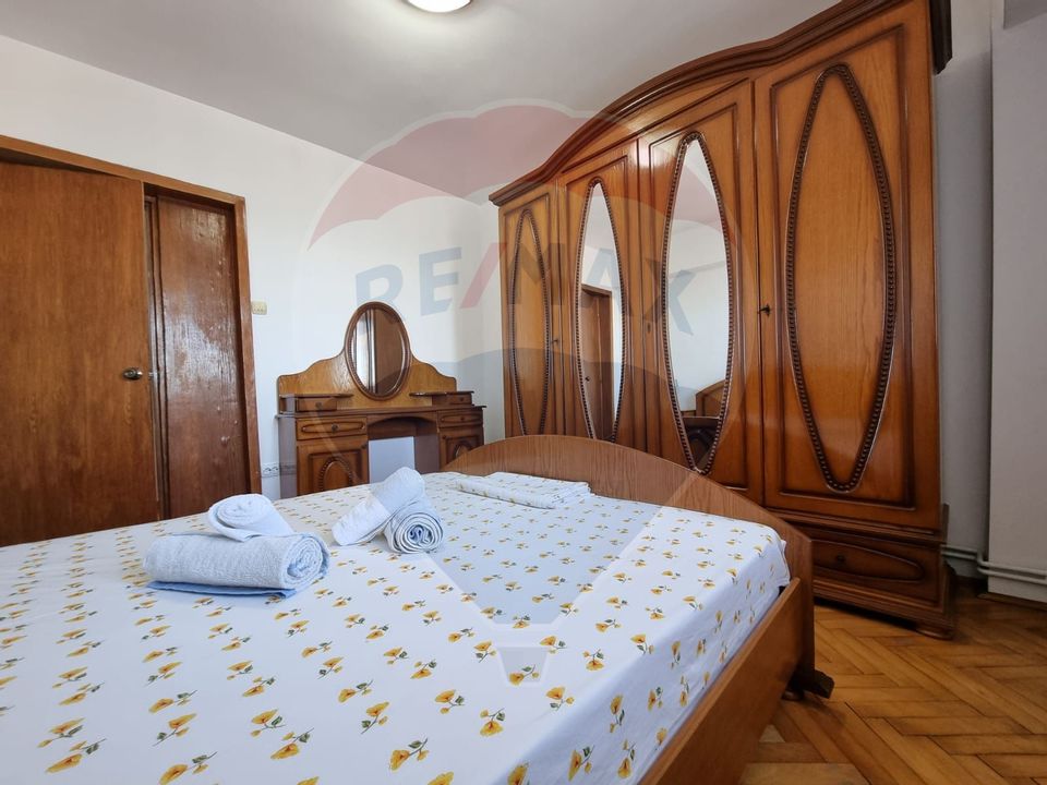 Apartament cu 3 camere de închiriat în zona Faleza Nord