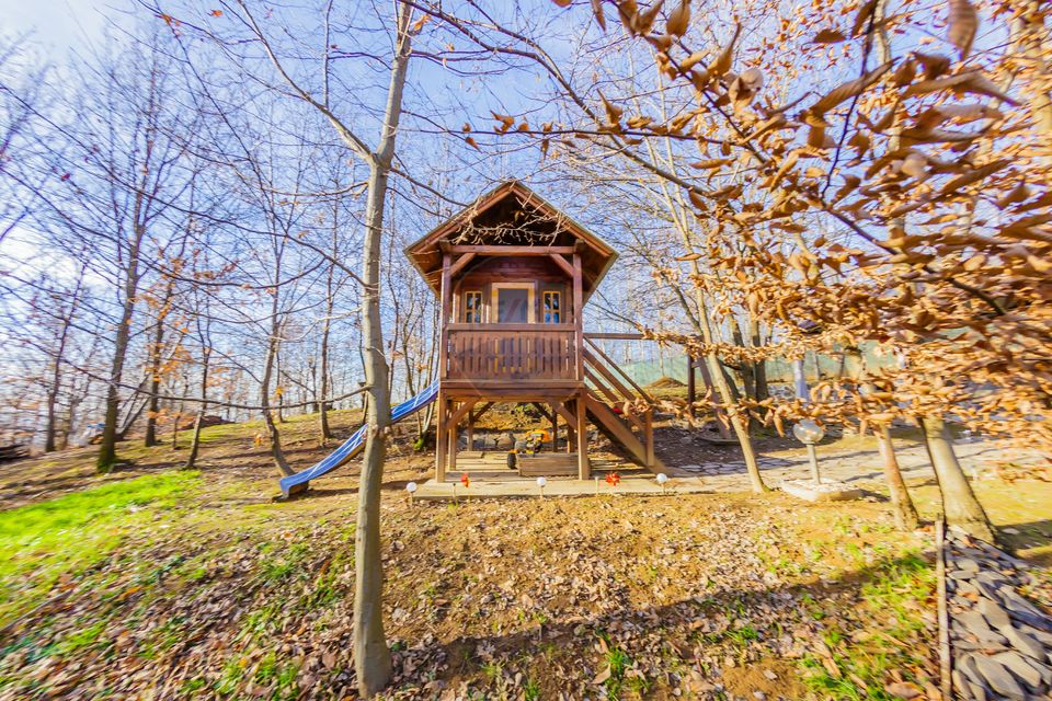 VILA CU TEREN GENEROS DE VANZARE/SCHIMB CU CASA