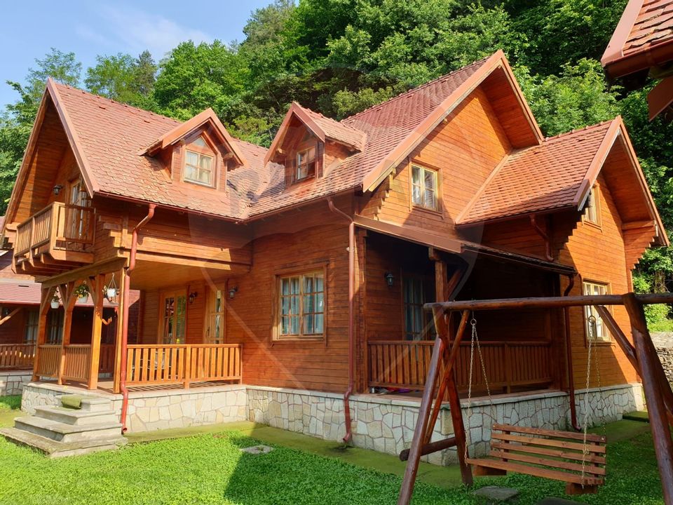 WoodHouse din Slanic-Moldova DE VANZARE