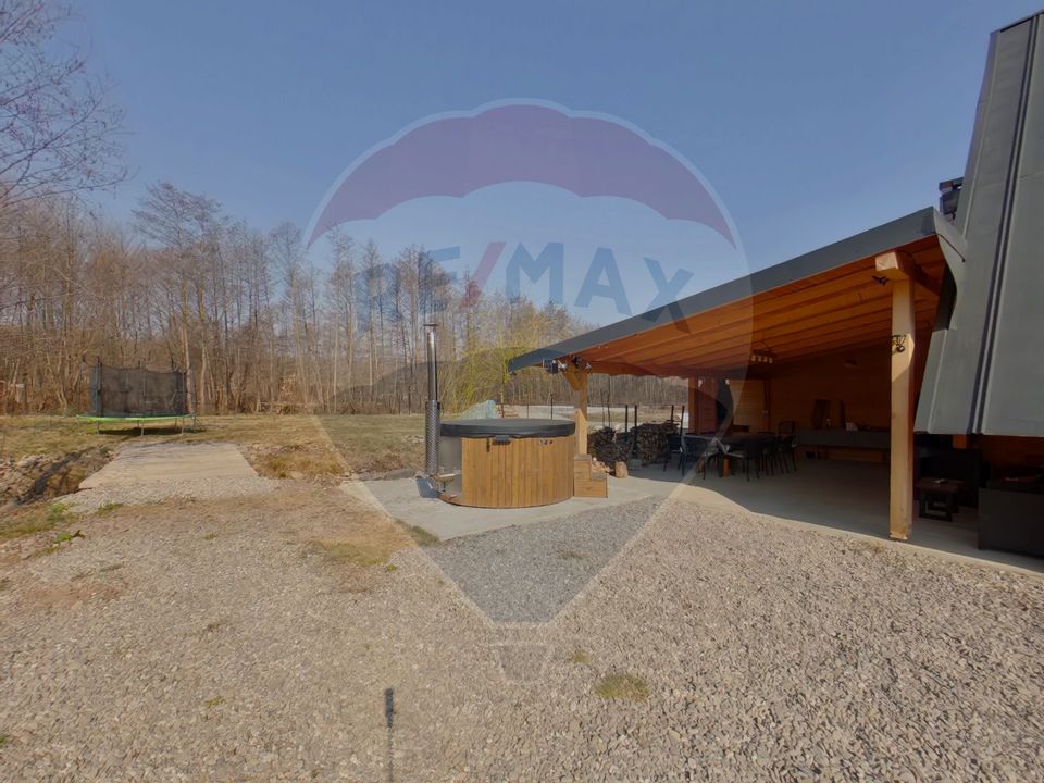 Casă / Vilă cu 4 camere de vânzare