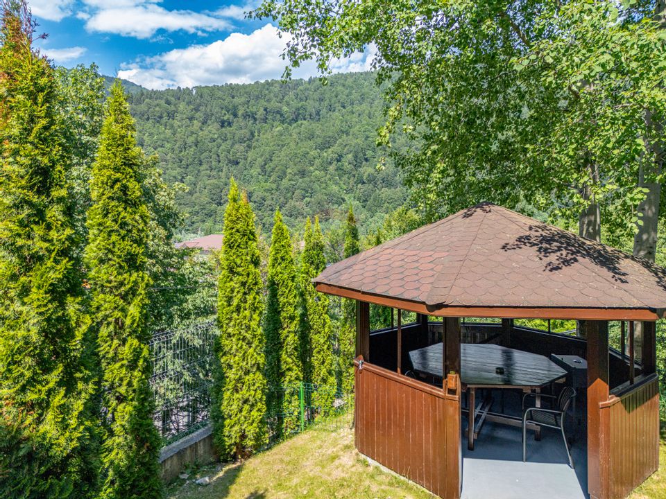 Apartament de Lux | Curte Privată, Garaj | Priveliște Superbă |Sinaia