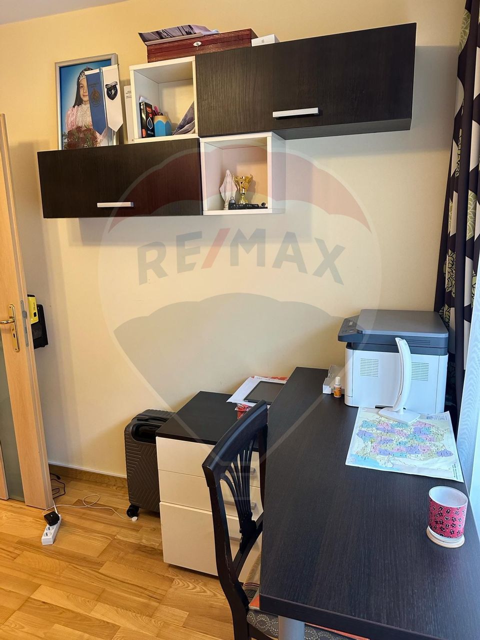 DE INCHIRIAT Apartament cu 4 camere în zona Scriitorilor