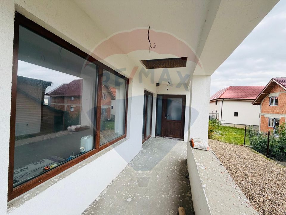 Casă / Vilă cu 4 camere de vânzare