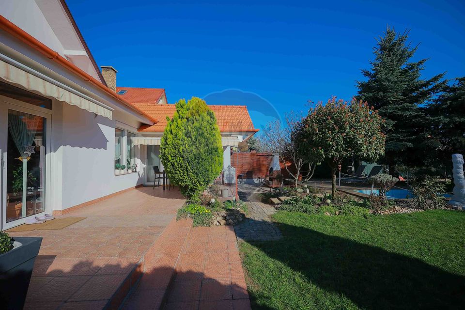 Casă cu 5 camere de vânzare în zona Episcopia Bihorului