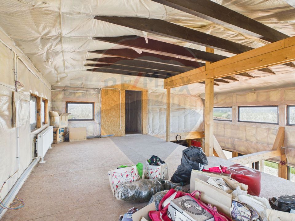 Vila Impunatoare multi-generationala cu Turnulet si Arhitectura Unica