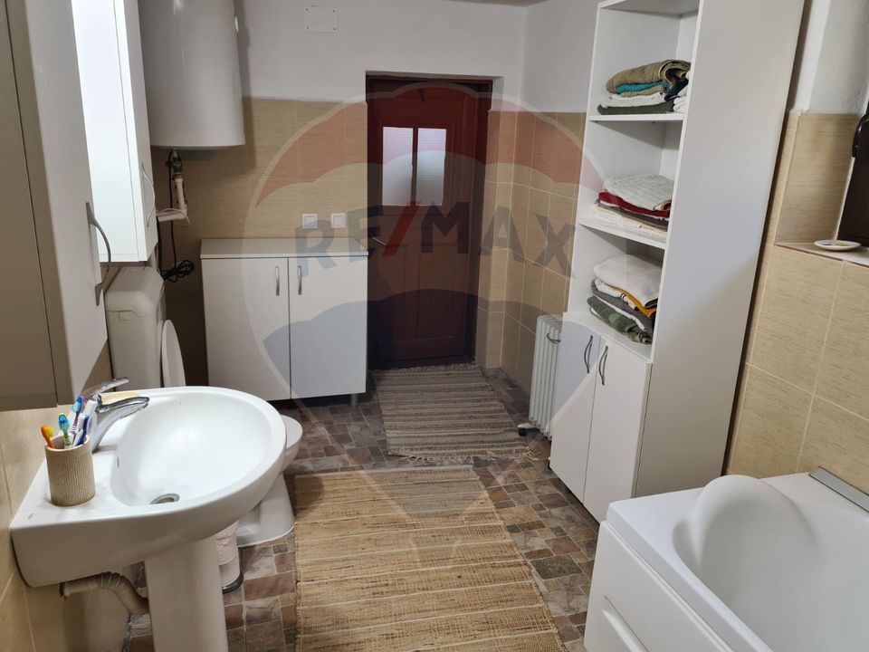 Vanzare casa  4 camere-microferma, cu panouri fotovoltaice