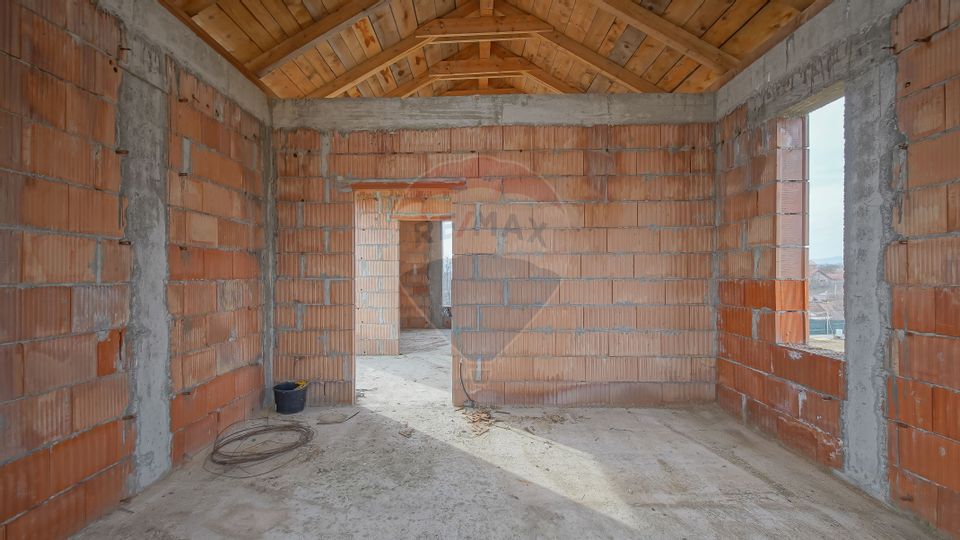 COMISION 0% Casă Individuala La Rosu cu teren de 4000 mp in Crizbav