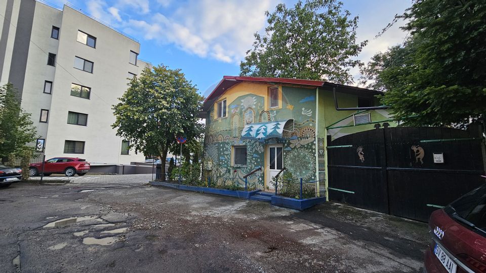 Casă /Vila cu 4 camere de vânzare în zona George Enescu-Cartodrom-SV